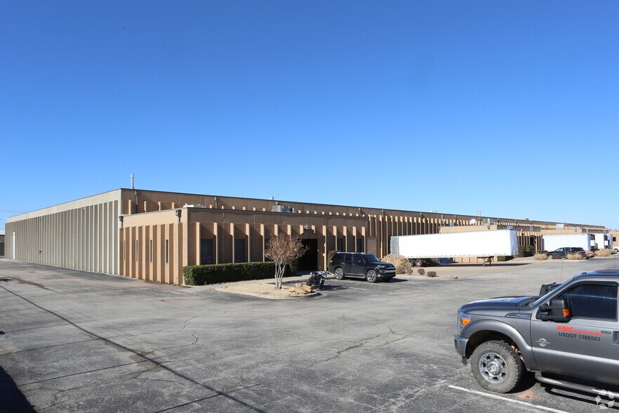More Photos Of 3501 Melcat Dr, Oklahoma City Distribution For Lease