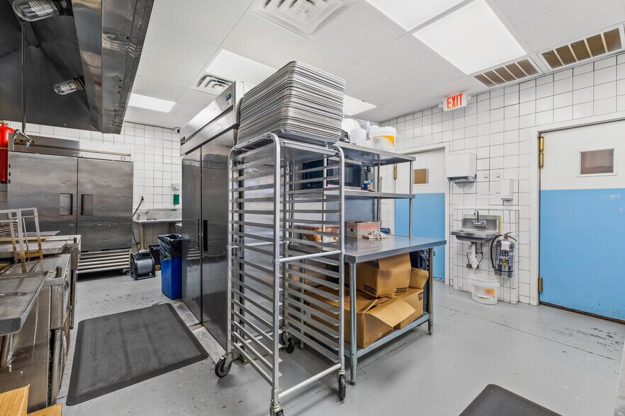 More Photos Of 11359 Highway 17, Pawleys Island Restaurant For Sale