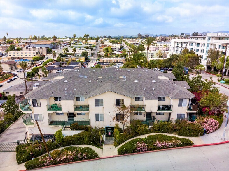 Primary Photo Of 4210 52nd St, San Diego Apartments For Sale