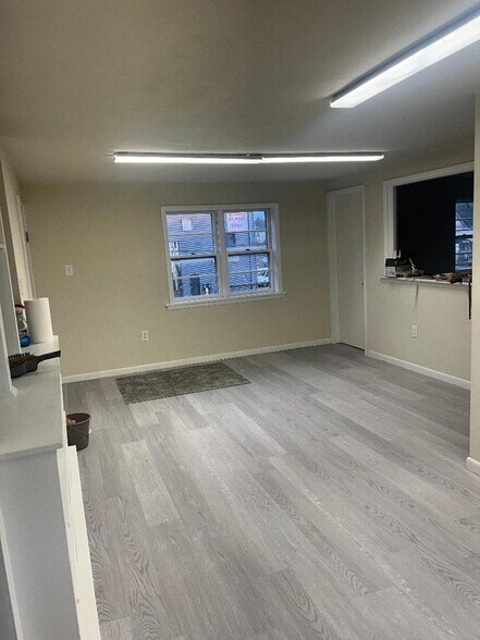 More Photos Of 708 Willow St, Southampton Office For Lease