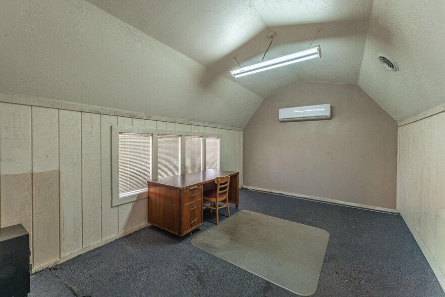 More Photos Of 929 E Main St, Eastland Carwash For Sale