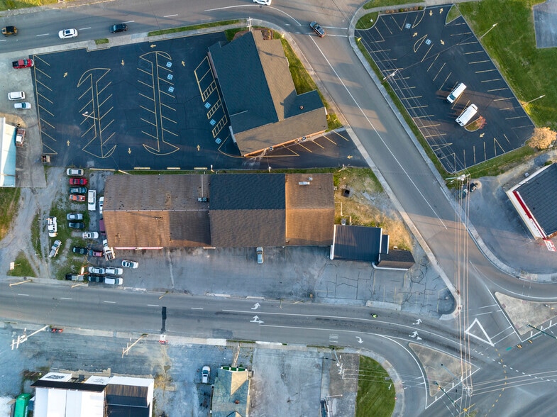 More Photos Of 525 W Market St, Johnson City Flex For Lease