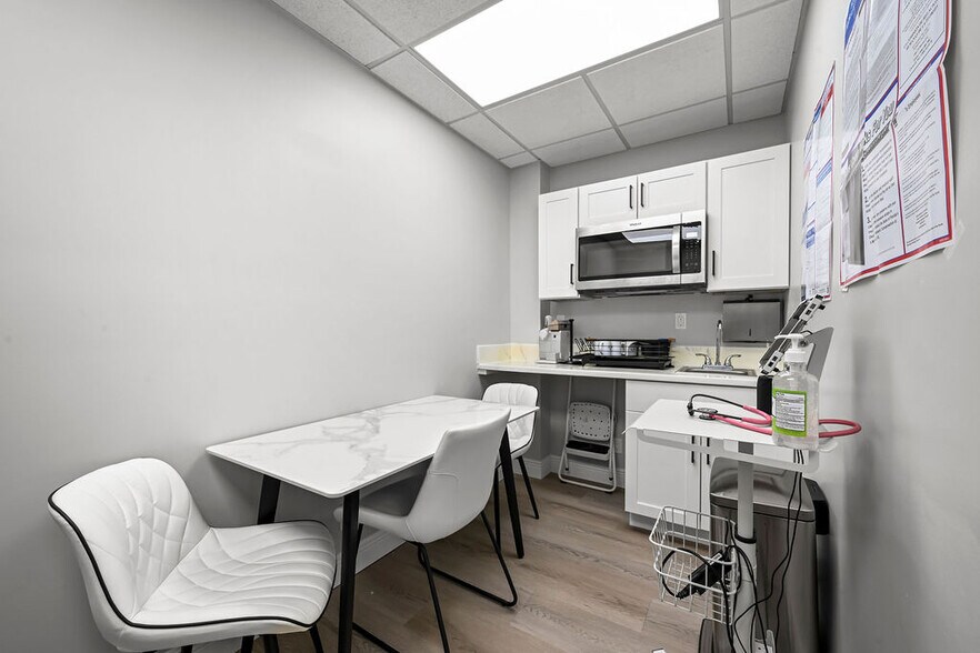 More Photos Of 1801 SE Hillmoor Dr, Port Saint Lucie Medical For Lease