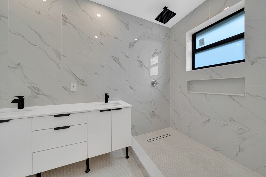 More Photos Of 1370 SW 5th St, Miami Apartments For Sale