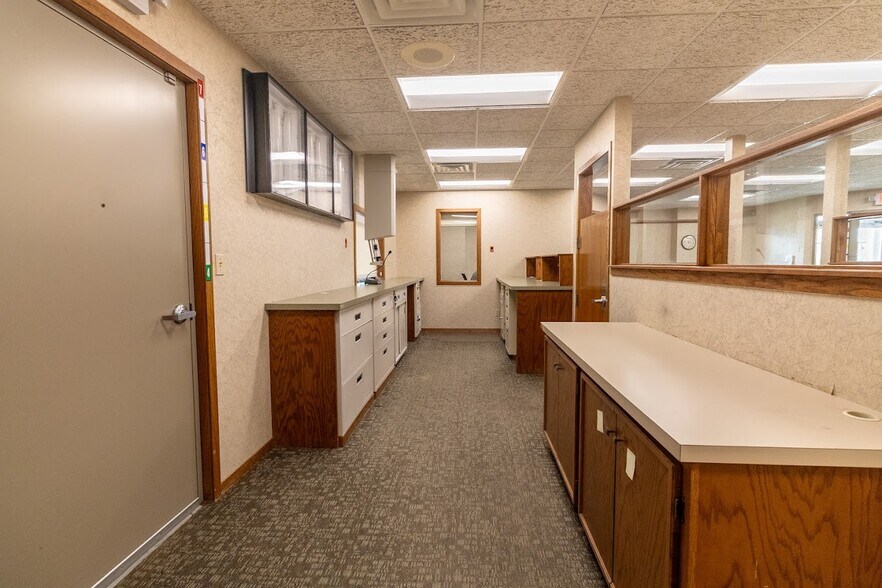 More Photos Of 833 E 16th St, Holland Bank For Lease
