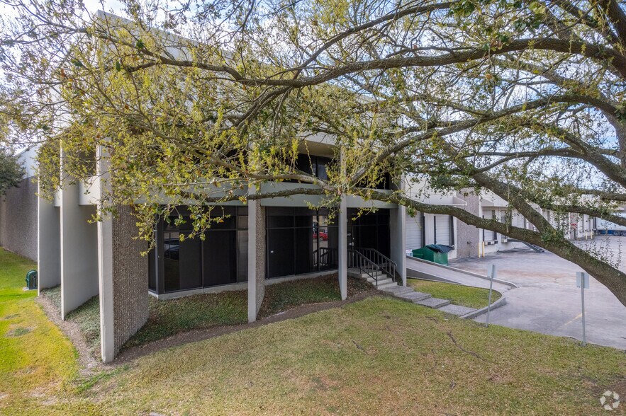 More Photos Of 9200-9230 Baythorne Dr, Houston Unknown For Lease