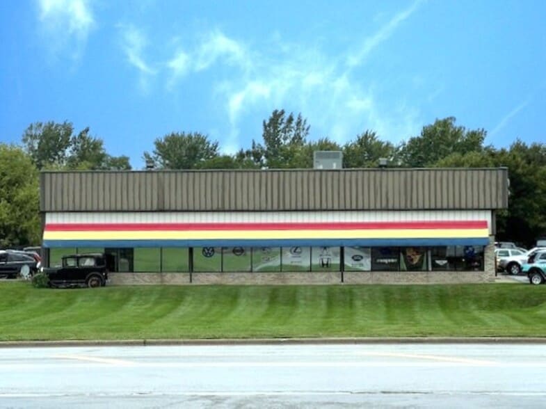 Primary Photo Of 9120 Trinity Dr, Lake In The Hills General Retail For Sale