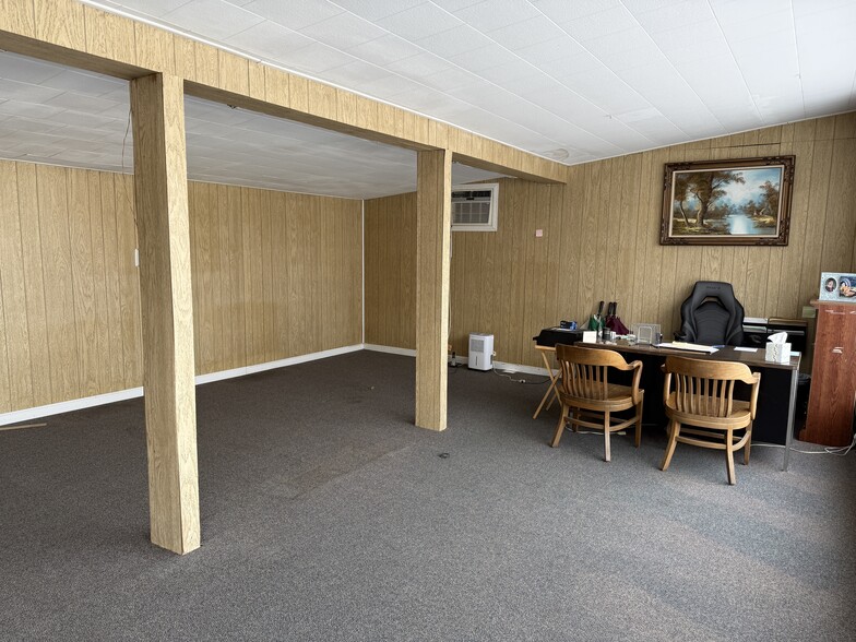 More Photos Of 872 Kennedy Memorial Dr, Oakland Office For Lease