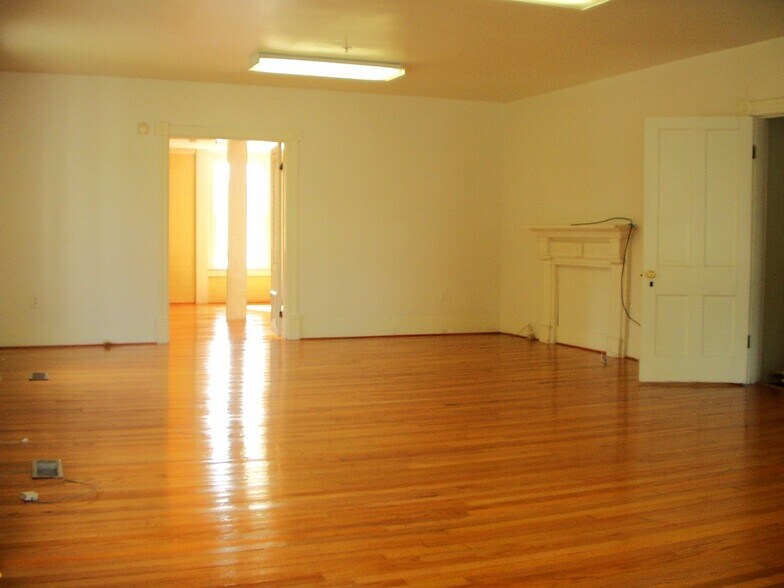 More Photos Of 19401 Walter Johnson Rd, Germantown Office For Sale