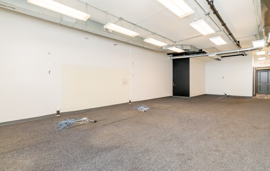 More Photos Of 10612-10614 Meeting St, Prospect Storefront Retail Office For Lease