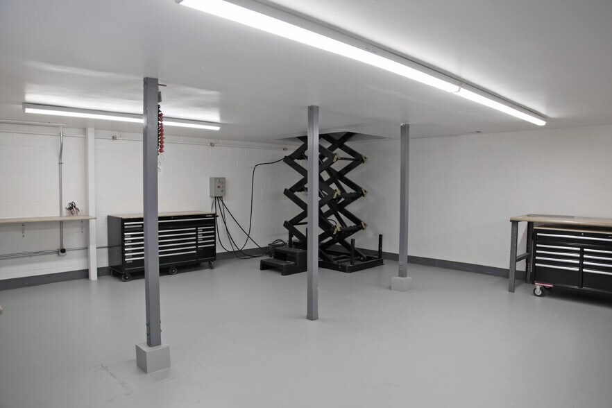 More Photos Of 1190B Shafter Ave, San Francisco Warehouse For Sale