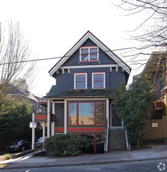 More Photos Of 2326-2330 NW Everett St, Portland Office For Lease