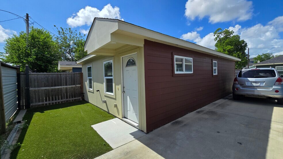 More Photos Of , Houston Multifamily For Sale