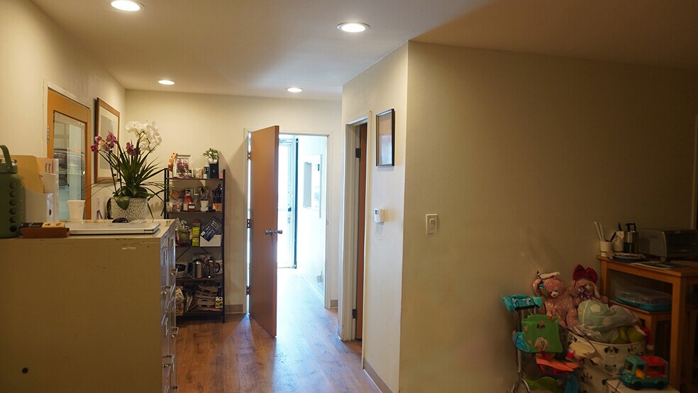 More Photos Of 15512 Vermont Ave, Paramount Warehouse For Sale