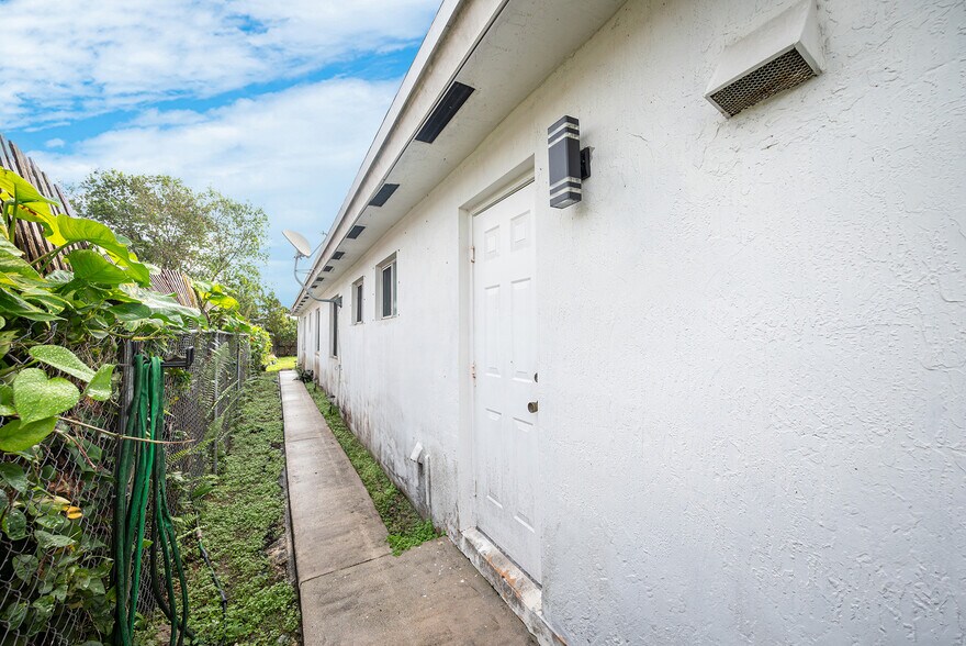 More Photos Of 2275 SW 61st Ave, Miami Apartments For Sale