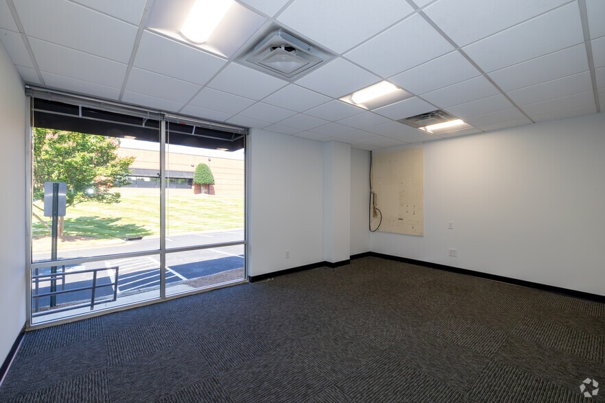 More Photos Of 2220 Center Park Dr, Charlotte Light Distribution For Lease