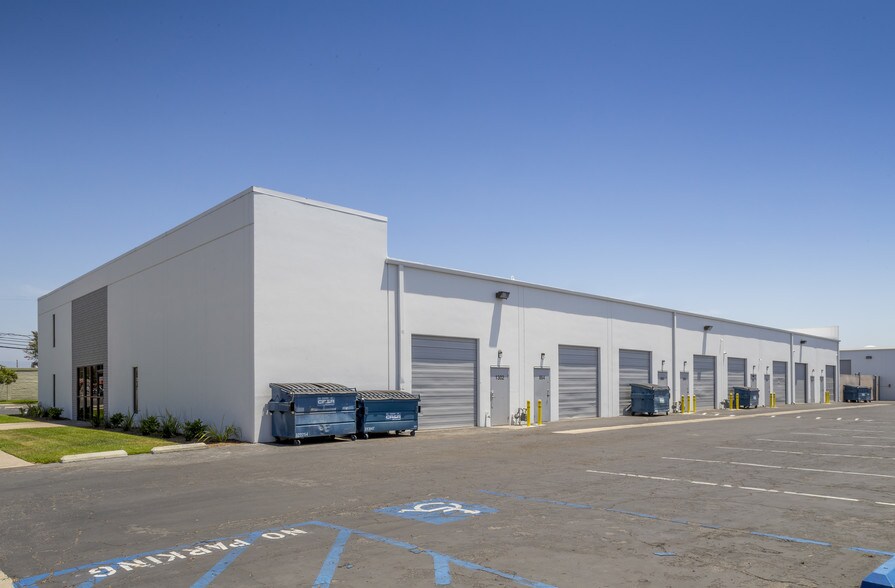 More Photos Of 840-898 N Main St, Orange Research And Development For Lease