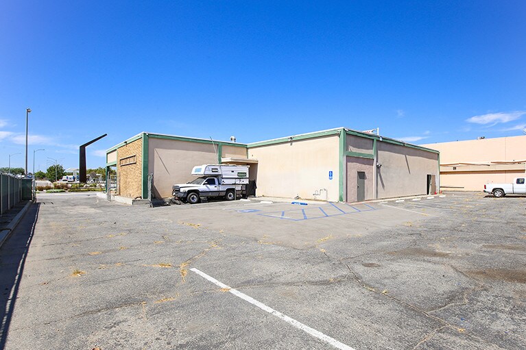 More Photos Of 115 S E St, San Bernardino Freestanding For Sale