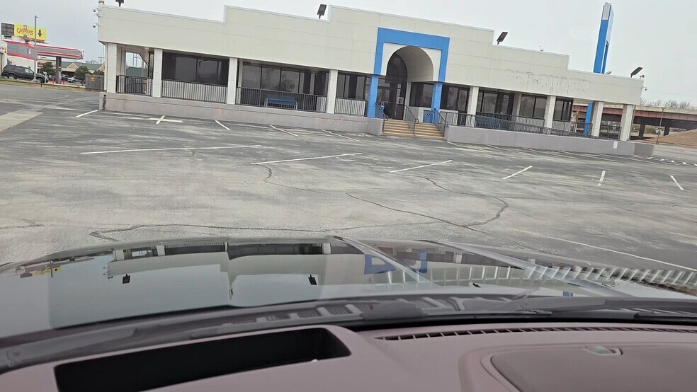 More Photos Of 3003 S Memorial Dr, Tulsa Auto Dealership For Sale