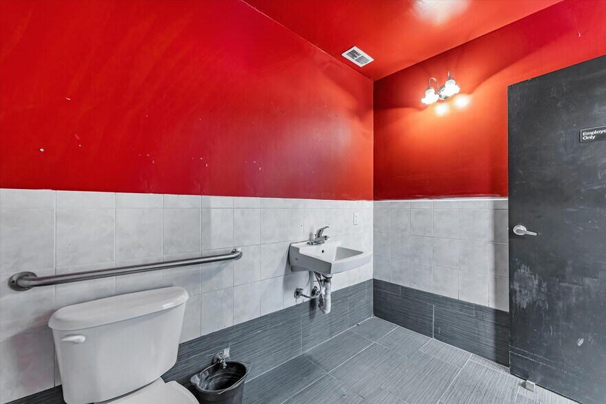 More Photos Of 1227 San Pablo Ave, Berkeley Storefront For Sale