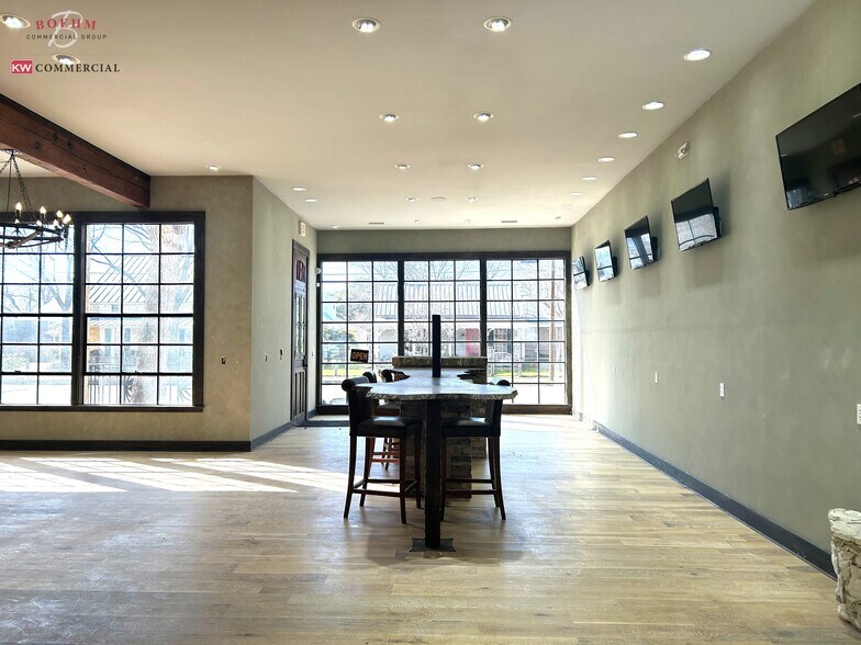 More Photos Of 626 High St, Comfort Storefront For Sale