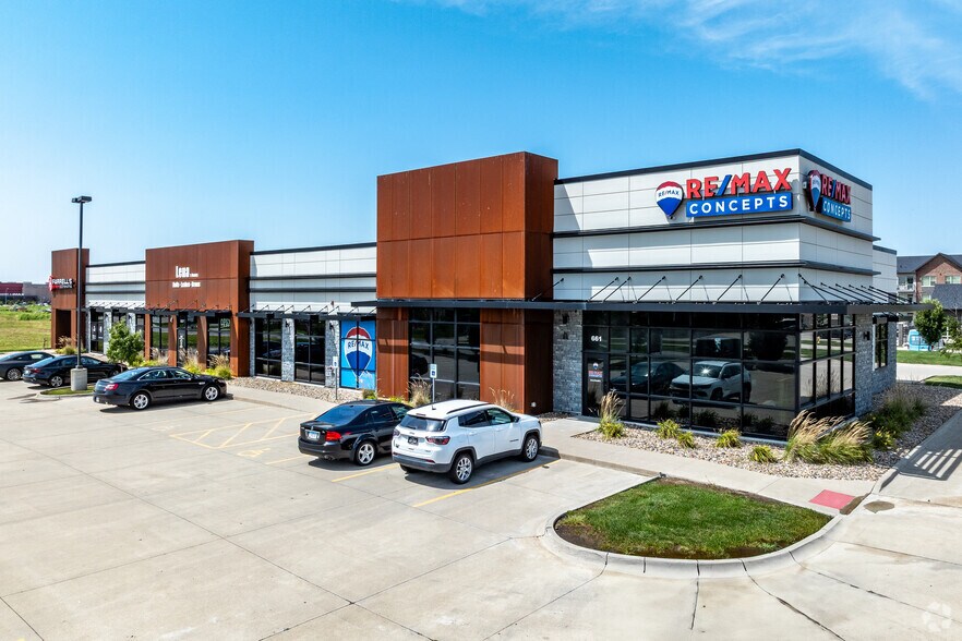 Primary Photo Of 653 NE Venture Dr, Waukee General Retail For Lease