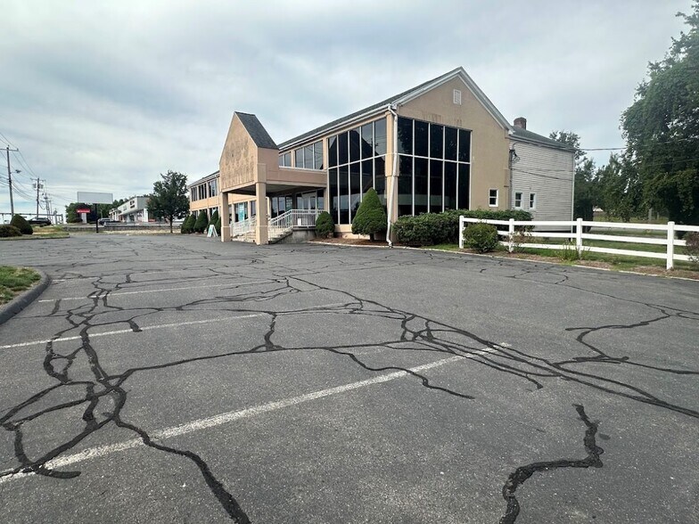 More Photos Of 3203 Berlin Tpke, Newington General Retail For Sale