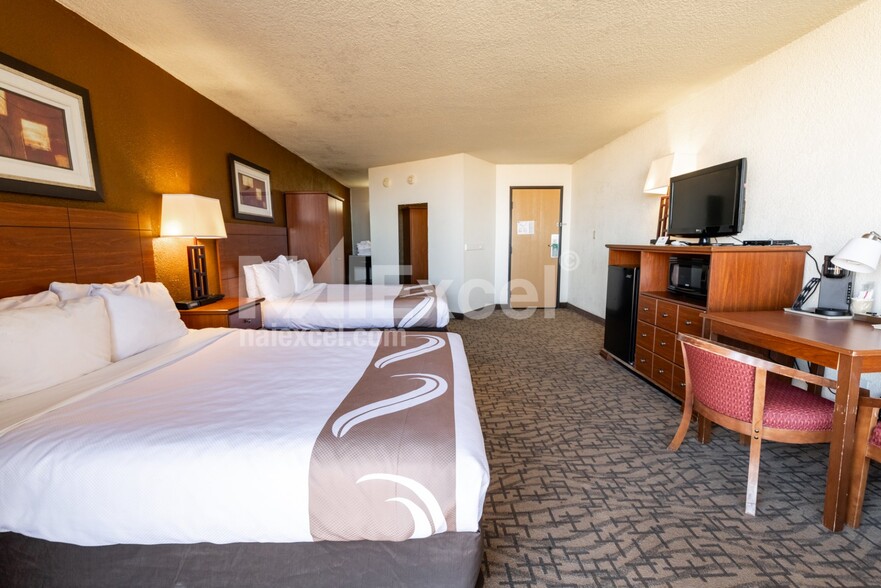 More Photos Of 287 N Lake Powell Blvd, Page Hotel For Sale