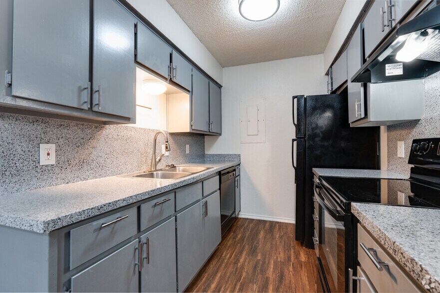 More Photos Of 121 S Hampton Rd, Crowley Apartments For Sale