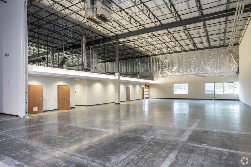 More Photos Of 3030 Lexington Ave S, Eagan Light Manufacturing For Lease