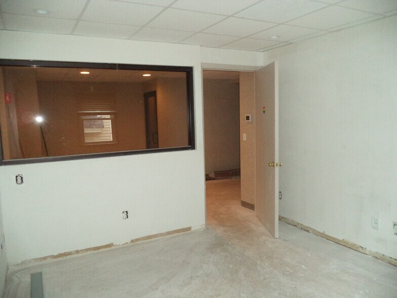 More Photos Of 101 Webster St, Manchester Medical For Lease