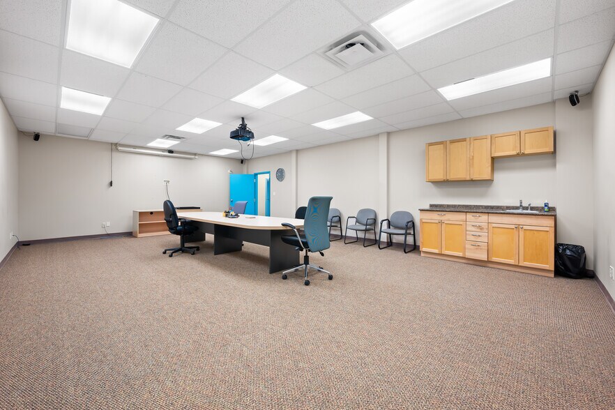 More Photos Of 501077 RR13 Airport Rd, Lloydminster Warehouse For Lease