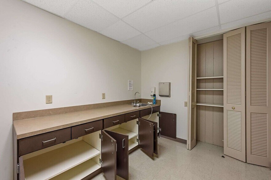 More Photos Of 412 E River St, Elyria Office For Sale