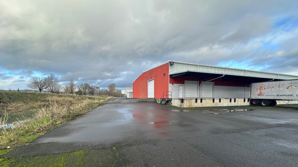 More Photos Of 841 3rd Ave, Longview Freestanding For Lease