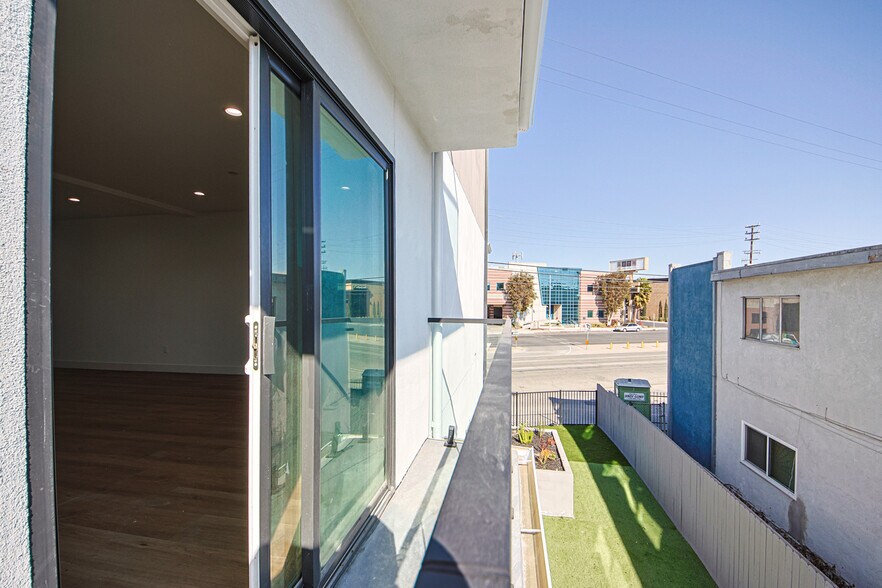 More Photos Of 1636 Longwood Ave, Los Angeles Apartments For Sale