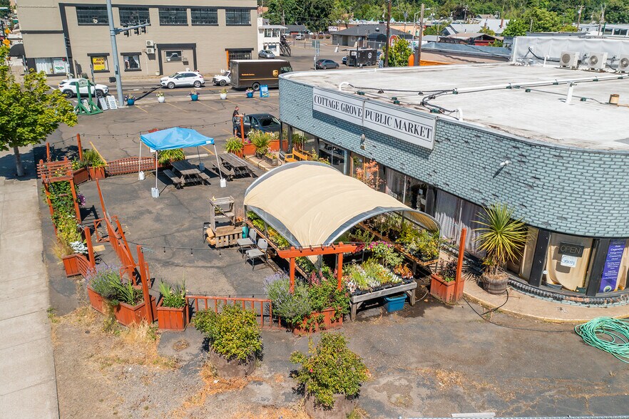 More Photos Of 926 E Main St, Cottage Grove Restaurant For Sale