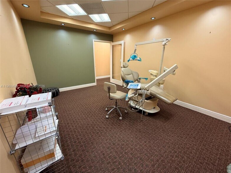More Photos Of 2699 Stirling Rd, Fort Lauderdale Medical For Lease
