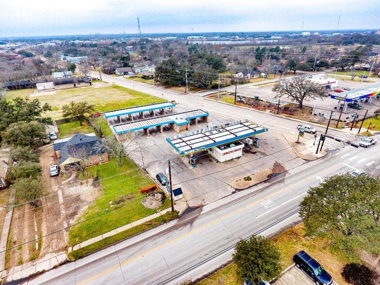More Photos Of 2100 S College Ave, Bryan Service Station For Sale