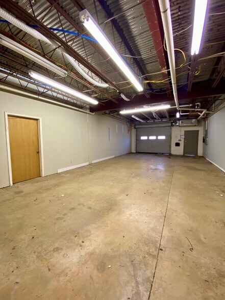 More Photos Of 2142-2150 Berkmar Dr, Charlottesville Showroom For Lease