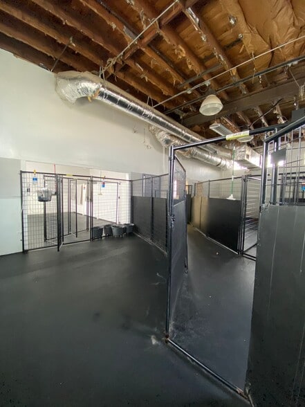 More Photos Of 703 Childs St, Wheaton Veterinarian Kennel For Sale