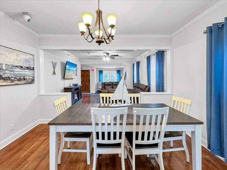 More Photos Of 1007 W Wright St, Pensacola Specialty For Sale