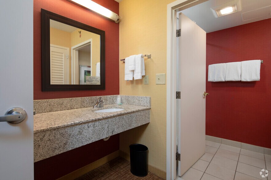 More Photos Of 4300 Colonnade Pky, Birmingham Hotel For Sale