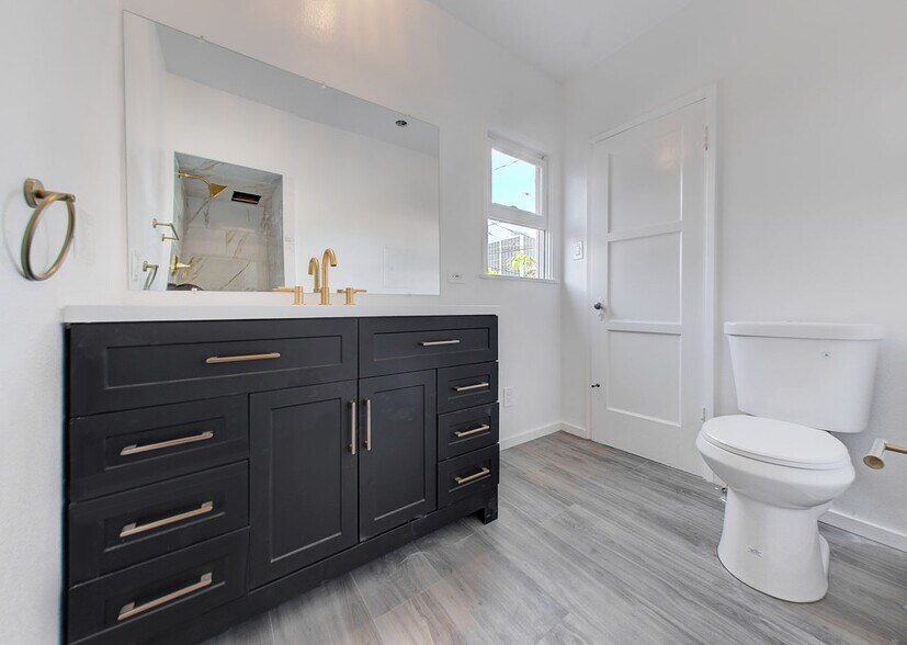 More Photos Of 1147 24th St, Santa Monica Apartments For Sale