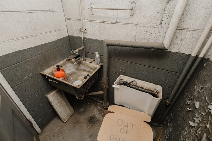 More Photos Of 410 N Commercial Ave, Sedgwick Storefront For Sale