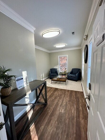 More Photos Of 6501 Creedmoor Rd, Raleigh Office Residential For Lease