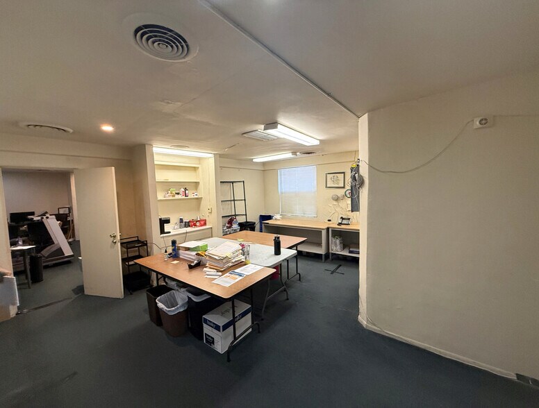 More Photos Of 14540 Sylvan St, Van Nuys Office For Sale