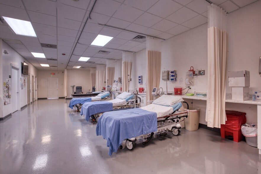 More Photos Of 22285 N Pepper Rd, Lake Barrington Medical For Lease