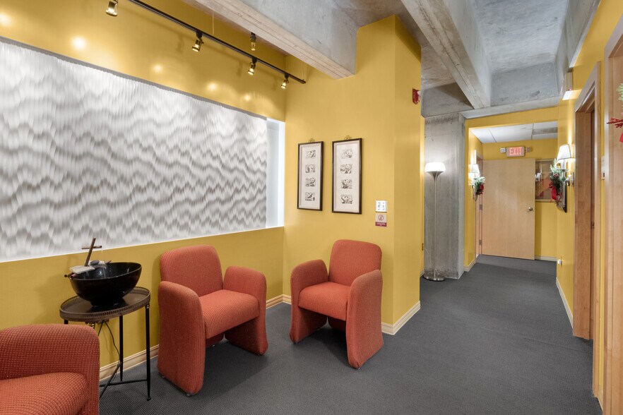 More Photos Of 121 W 48th St, Kansas City Apartments For Lease