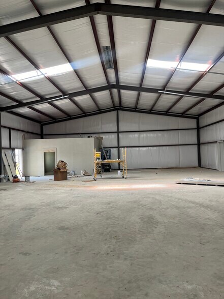 More Photos Of 1045 Sales Dr, Waxahachie General Retail For Lease