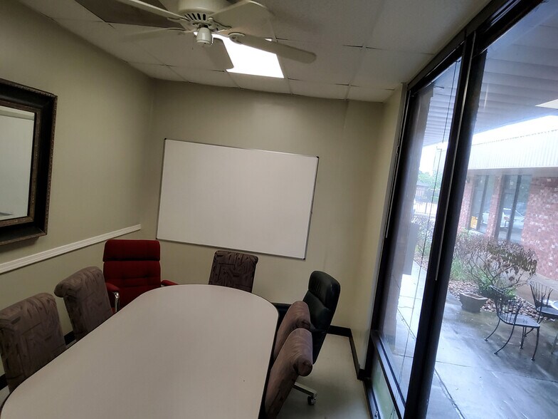 More Photos Of 12455 Westpark Dr, Houston Self Storage For Lease